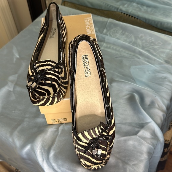 Michael Kors Amber printed haircalf moccasin 9.5M EUC worn once - Picture 2 of 7